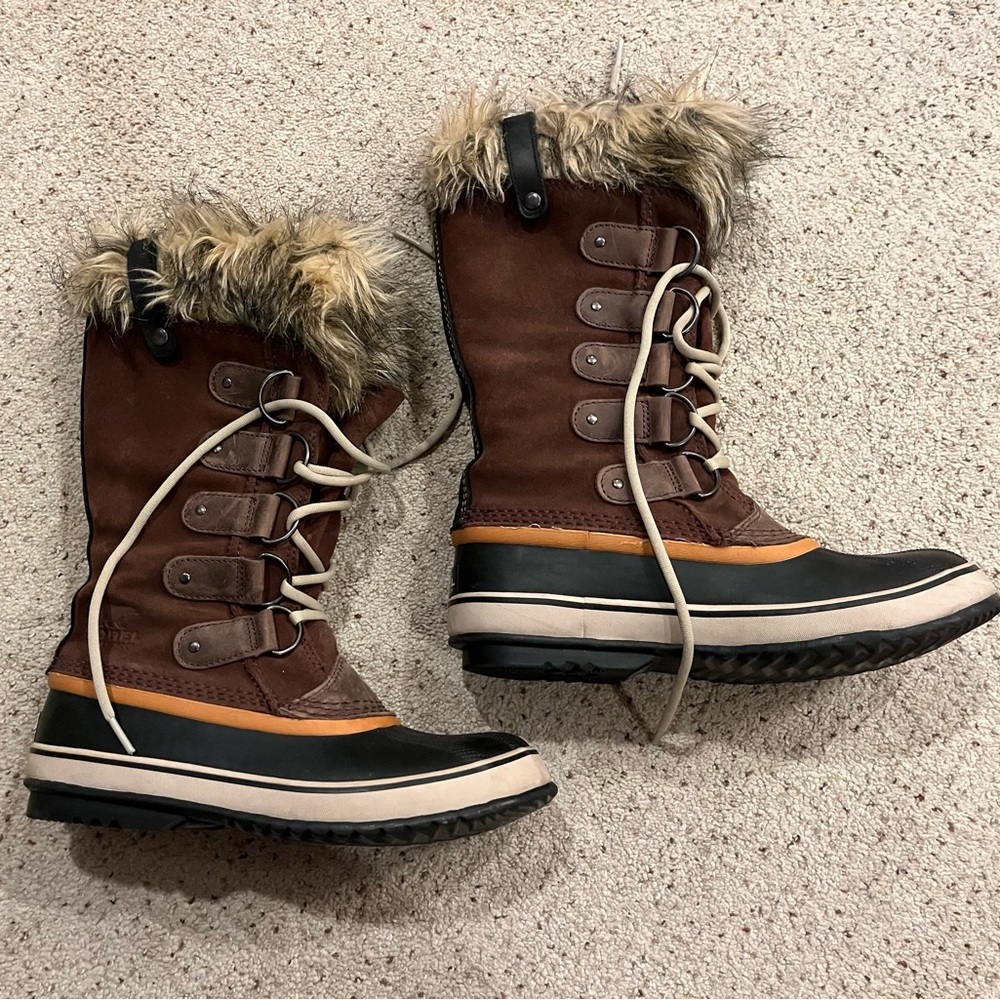 Sorel women’s Joan of Arctic insulated boots 8.5